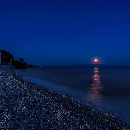 Maria's Seaside - House With 3 In Marathon, With Wonderful Апартаменты