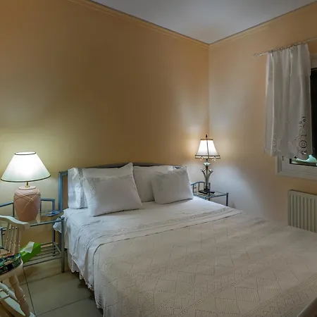 Апартаменты Maria's Seaside - House With 3 In Marathon, With Wonderful