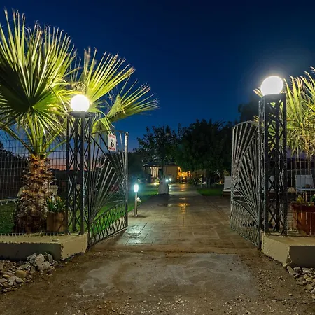 Maria's Seaside - House With 3 In Marathon, With Wonderful Апартаменты